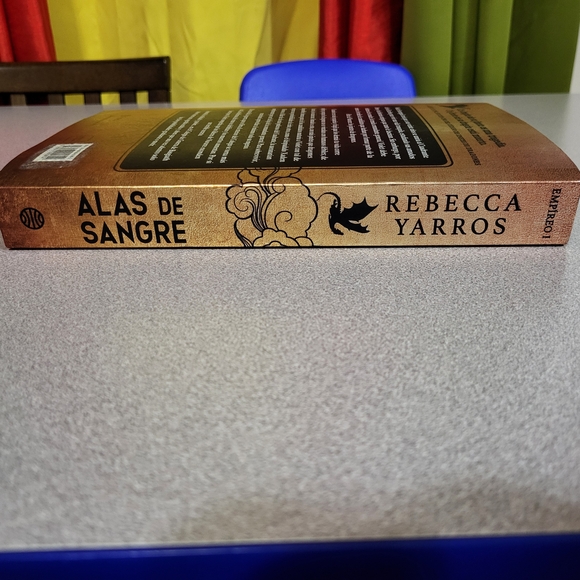 Alas de Sangre Hardcover Book - Picture 9 of 13